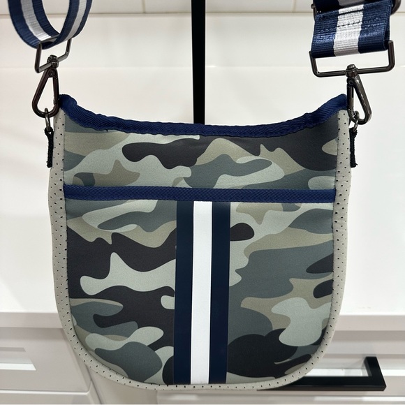Haute Shore Neoprene Camo Crossbody Bag Blue White Stripe Strap - Picture 3 of 12